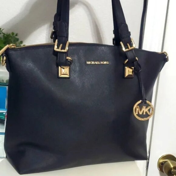 MICHAEL KORS KARLA MULTIFUNCTIONAL BLACK LARGE TOTE 5214 - Picture 5 of 15